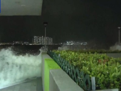 受台风“桦加沙”影响香港天文台改发“十号风球”