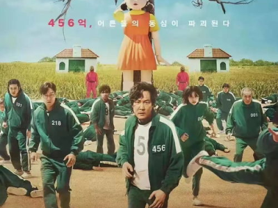 印尼监考官扮鱿鱼游戏守卫闯考场,神秘闯入考场引发热议