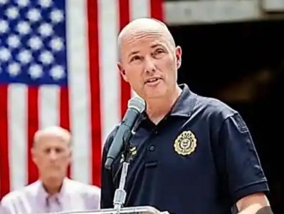 美国保守派政治活动家遇刺，关中国啥事？