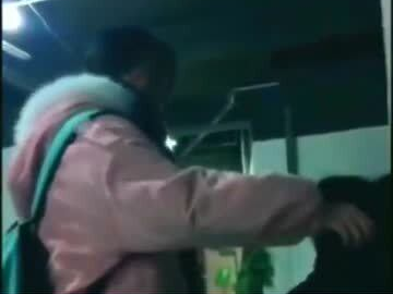 女生输了让男生随便整自己游戏,男生任意“整”狂欢！游戏对决背后的欢乐风暴