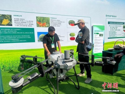 （砥砺奋进七十载天山南北谱华章）科技赋能新疆农业天山南北兴起“智慧种田”